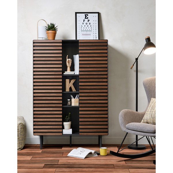 Melns/dabīga toņa skapītis ar riekstkoka imitāciju 105x155x40 cm Kesia – Kave Home-image-1