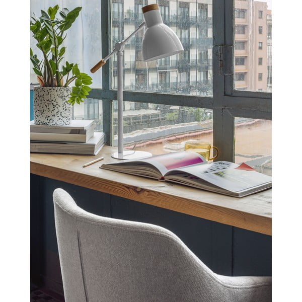 Balta dižskābarža masīvkoka galda lampa ar metāla abažūru (augstums 54 cm) Tescarle – Kave Home-image-1