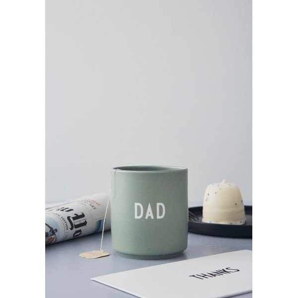 Zaļa porcelāna krūze 300 ml Dad – Design Letters-image-3