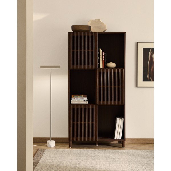 Tumši brūns grāmatplaukts ar riekstkoka imitāciju un bīdāmām durvīm 84,5x170x42,5 cm Beyla – Kave Home-image-1