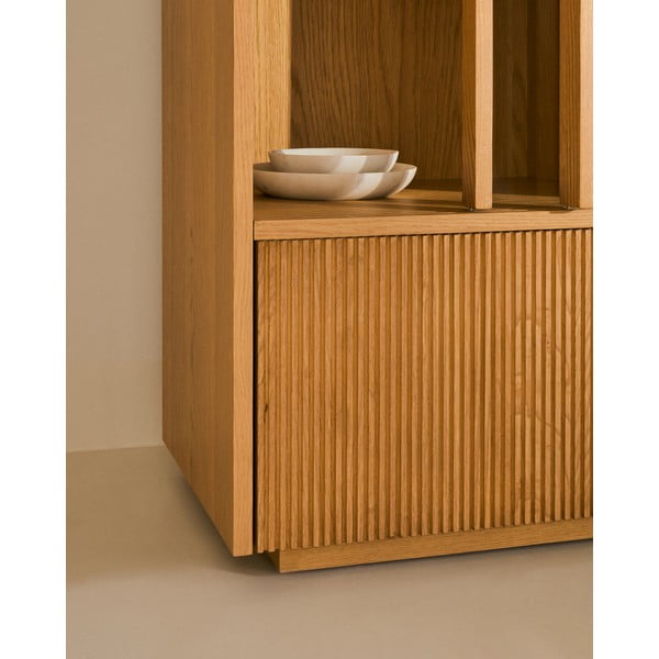 Dabīga toņa vitrīna ar ozolkoka imitāciju ar bīdāmām durvīm 100x174x40 cm Helvine – Kave Home-image-4