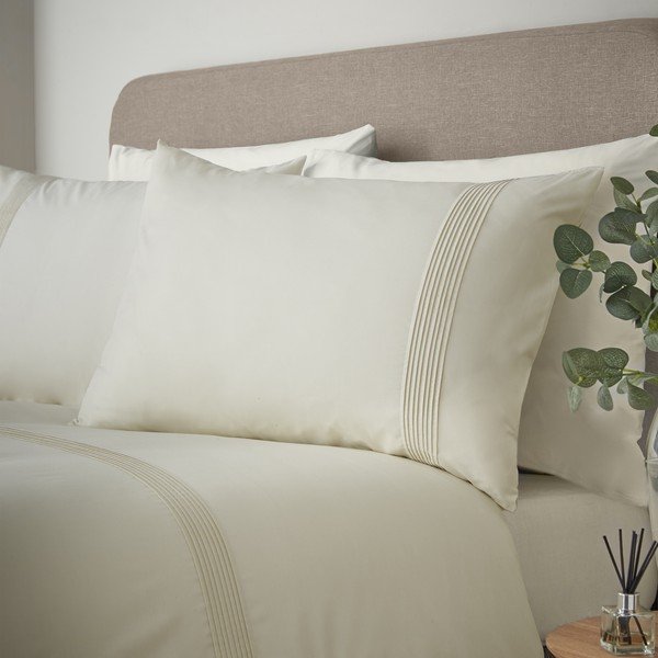 Krēmkrāsas divguļamā gultas veļa 200x200 cm Pintuck Easy Iron Percale – Catherine Lansfield-image-2