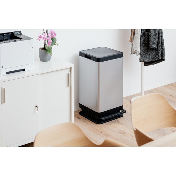 Sudraba krāsas plastmasas atkritumu tvertne ar pedāli 80 l Tokyo – DEA HOME-image-1