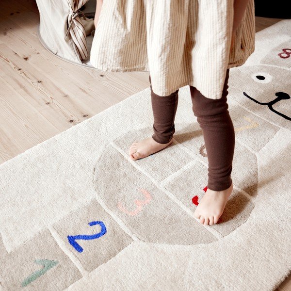 Ar rokām darināts bērnu rotaļu paklājs no vilnas maisījuma 75x180 cm Rabbit Hopscotch – OYOY Mini-image-1