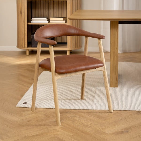Konjakbrūns/dabīga toņa mākslīgās ādas pusdienu krēsls Addi – Actona-image-1