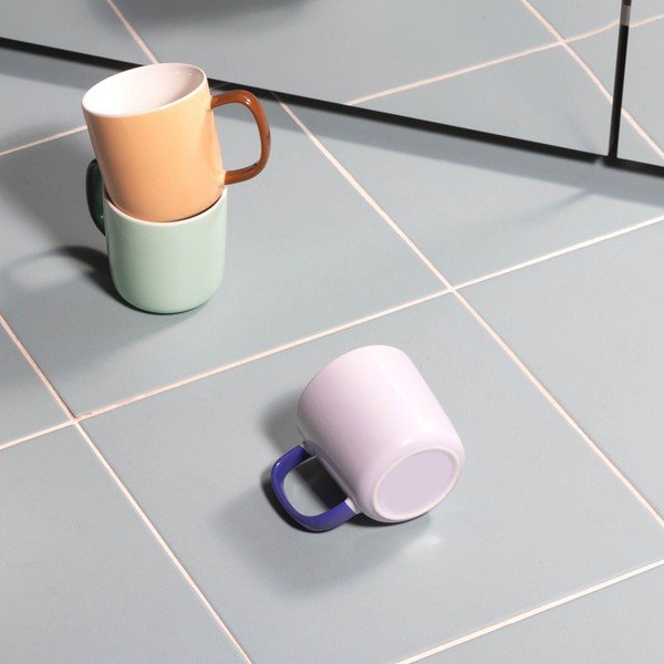 Gaiši zaļa krūze no sintētiskā kaula porcelāna 370 ml Mae – ONA-image-4