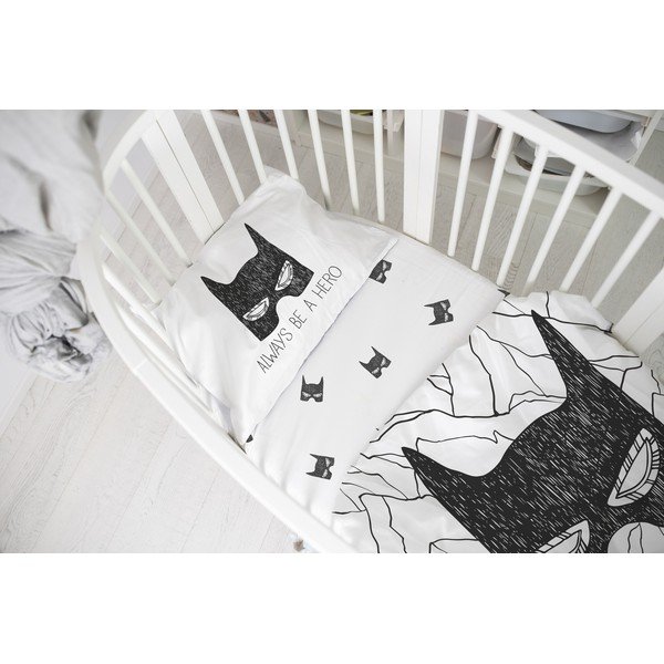 Melnbalts bērnu palags no kokvilnas satīna ar gumiju 60x120 cm Be a Hero – Butter Kings-image-1