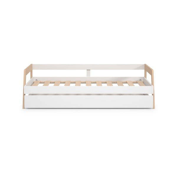 Balta/dabīga toņa priedes masīvkoka bērnu gulta ar izvelkamu gultu 90x200 cm Carrie – Marckeric