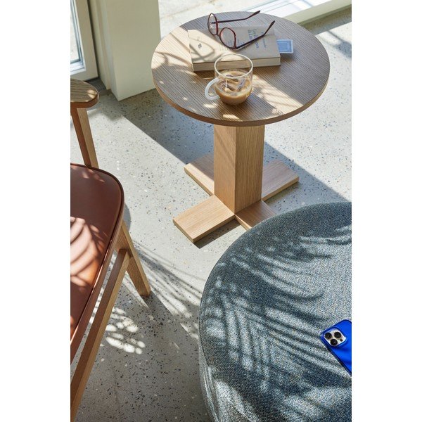 Apaļš sānu galdiņš ar ozolkoka imitāciju ø 45 cm Koohi – Hübsch-image-3