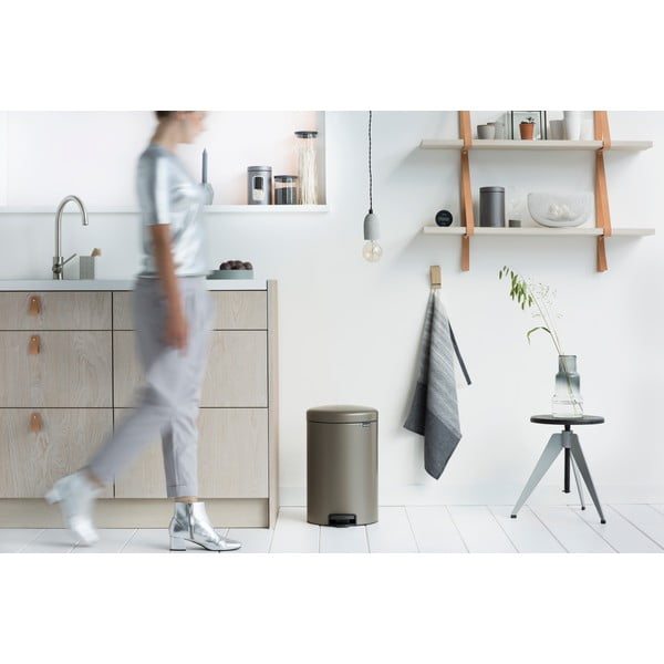 Pelēka tērauda atkritumu tvertne ar pedāli 20 l NewIcon – Brabantia-image-3