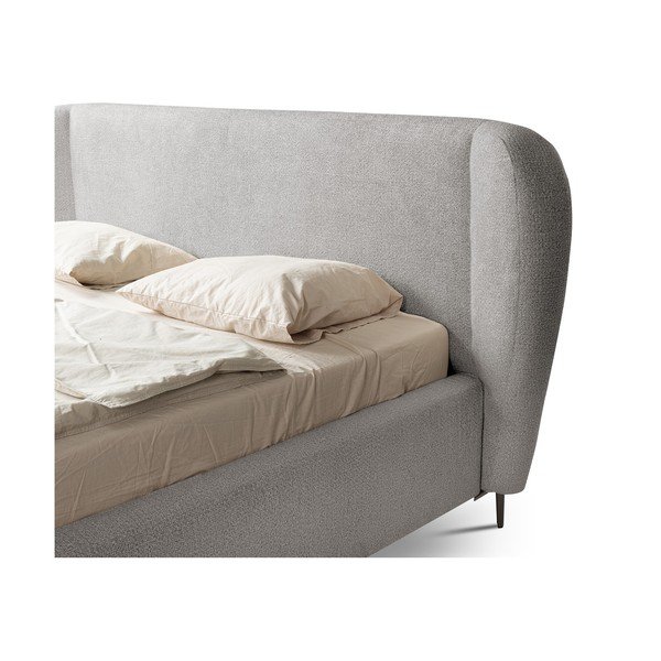 Gaiši pelēka polsterēta divvietīga gulta ar redelēm 180x200 cm Makana – Makamii-image-3