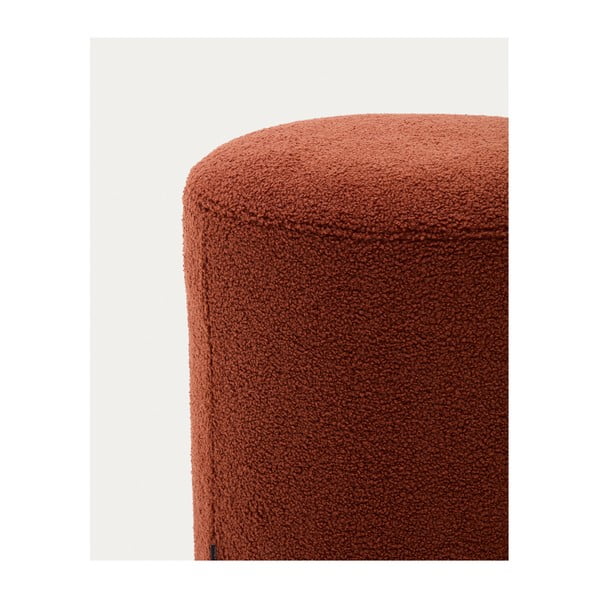 Terakotas oranžs pufs no buklē auduma Kaeli – Kave Home-image-2