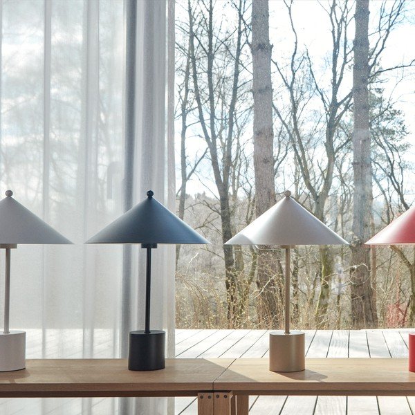 Sarkana metāla galda lampa (augstums 50 cm) Kasa – OYOY Living Design-image-3