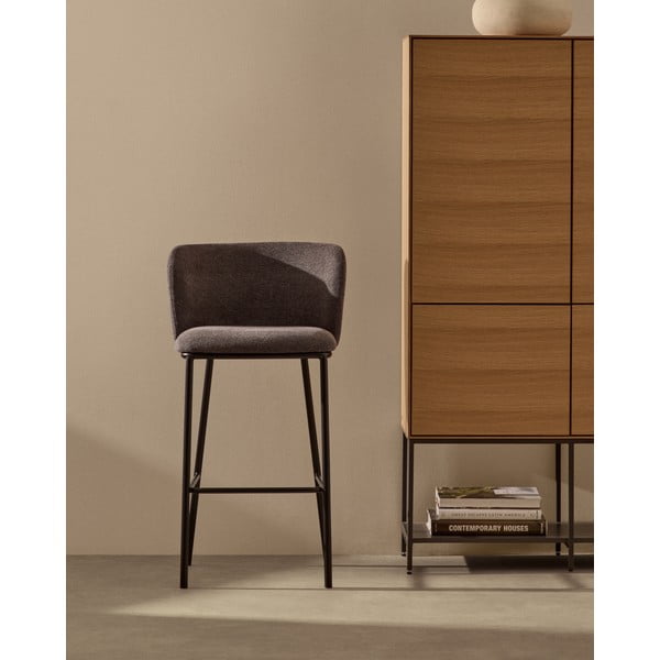 Tumši pelēks bāra krēsls (sēdekļa augstums 65 cm) Ciselia – Kave Home-image-1