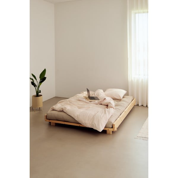 Dabīga toņa priedes masīvkoka divvietīga gulta ar redelēm 160x200 cm Social Bed – Karup Design-image-1