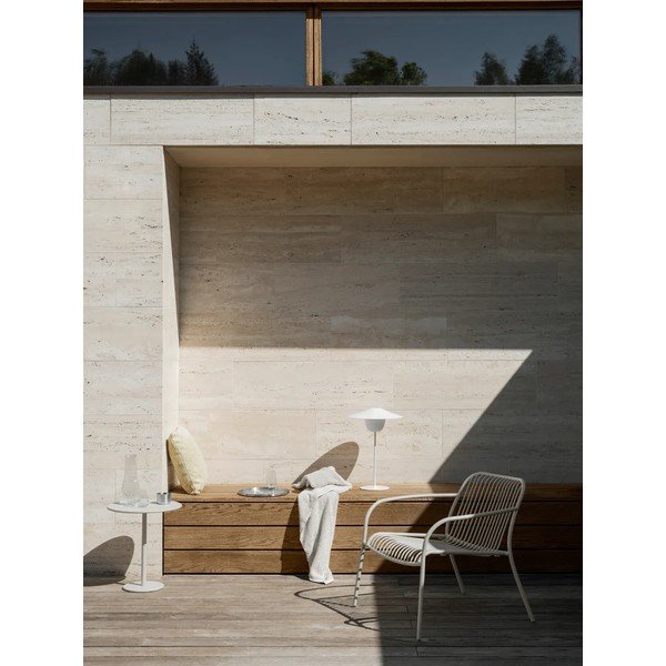 Gaiši pelēks metāla dārza atpūtas krēsls Yua Wire – Blomus-image-1