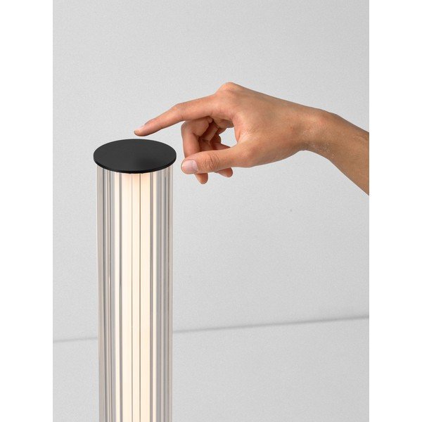Matēti melna alumīnija LED stāvlampa ar regulējamu spilgtumu ar stikla abažūru (augstums 130 cm) Glovia – Nova Luce-image-1