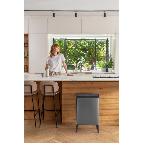 Pelēka ar pieskārienu atverama atkritumu tvertne no pārstrādātas plastmasas 54 l Verto High – Curver-image-1