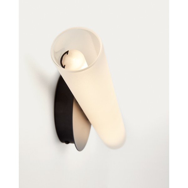 Melnbalta LED sienas lampa Vauxall – Kave Home-image-3