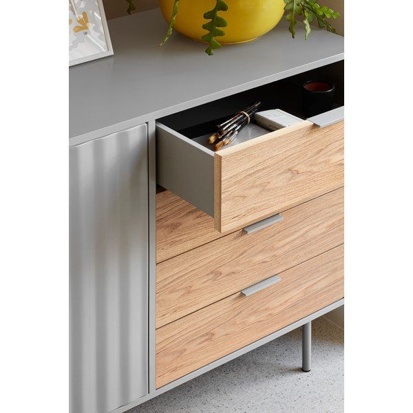 Pelēka/dabīga toņa zema kumode ar ozolkoka imitāciju 108x80 cm Sierra – Teulat-image-2