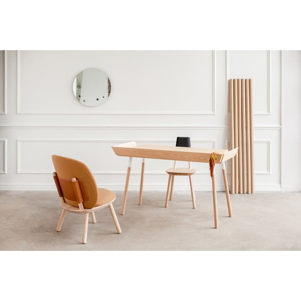 Konjaka brūns krēsls ar oša koka struktūru un ādas detaļām EMKO Naïve-image-1