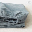 Zils/pelēks lina palags ar gumiju 160x200 cm Blue Fog – Linen Tales