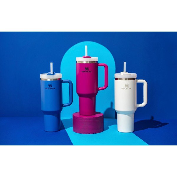 Balts nerūsējošā tērauda termoss ar salmiņu 1,18 l Quencher H2.0 FlowState Tumbler Frost – Stanley-image-2