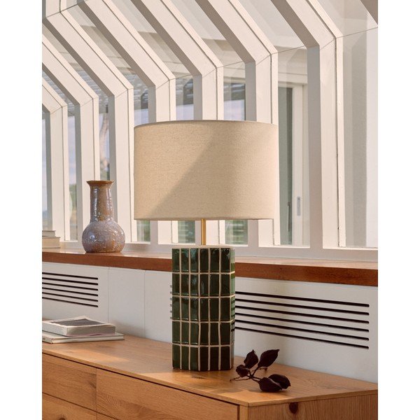Zaļa/krēmkrāsas galda lampa ar auduma abažūru (augstums 61,5 cm) Rue – Kave Home-image-1