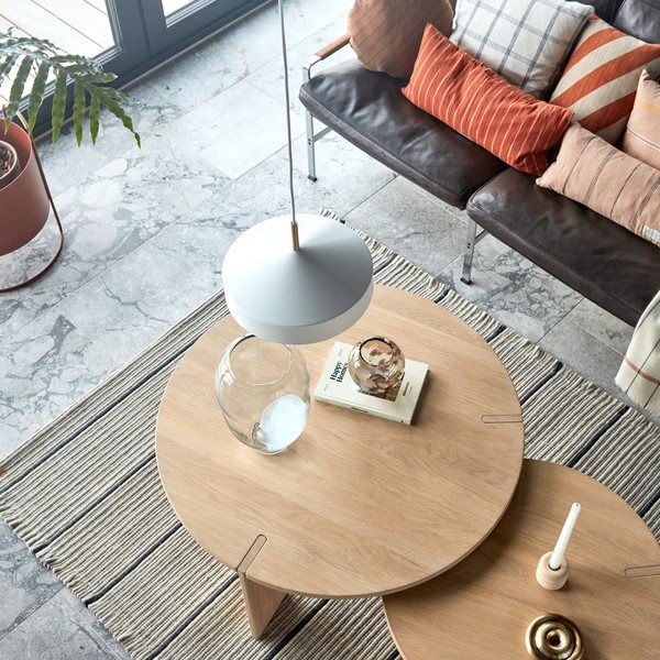 Dabīga toņa ozola masīvkoka apaļš žurnālgaldiņš ø 65 cm Oy – OYOY Living Design-image-2