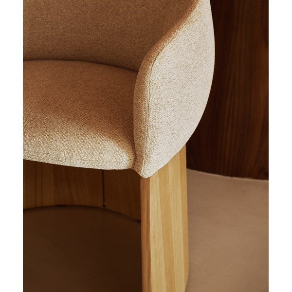 Bēšs polsterēts ēdamistabas krēsls ar roku balstiem Bosca – Kave Home-image-2