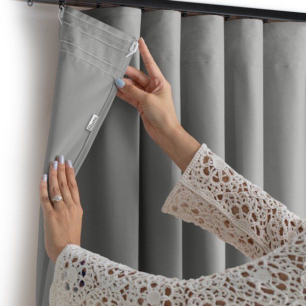 Pelēks samta daļēji gaismu necaurlaidīgs aizkars 530x175 cm Velto – Filumi-image-4