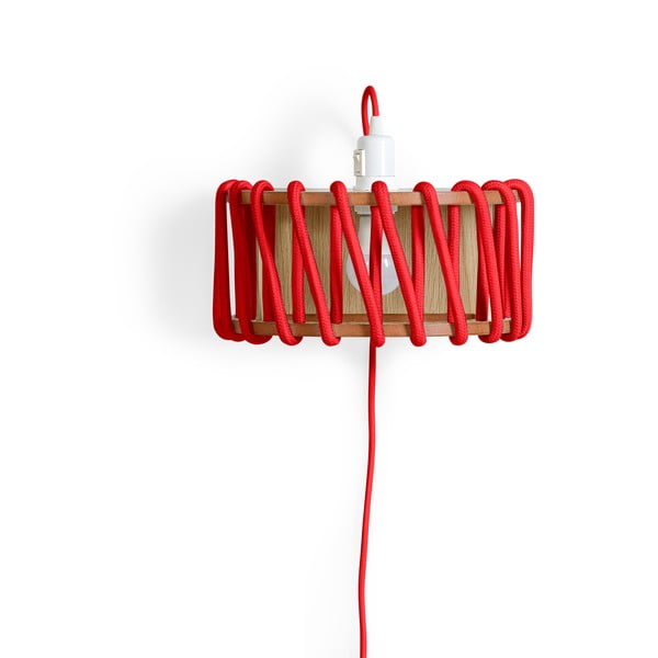 Sarkana sienas lampa ar koka konstrukciju EMKO Macaron, garums 30 cm