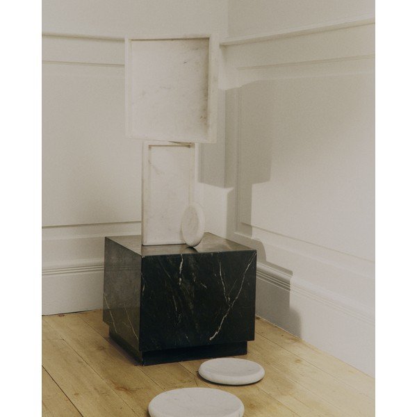 Marmora dekoratīva paplāte 35x35 cm Serela – Kave Home-image-2