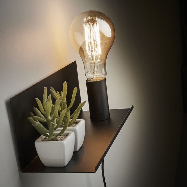 Melna sienas lampa ar plauktu Hannah – Kave Home-image-1