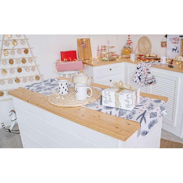 Kokvilnas galda celiņš ar Ziemassvētku motīvu 40x140 cm Tree Needles – Butter Kings-image-1