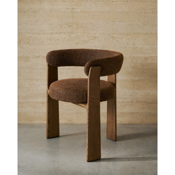 Brūns oša masīvkoka ēdamistabas krēsls ar roku balstiem Granite – Kave Home-image-1