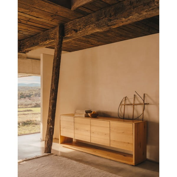 Dabīga toņa zema kumode ar ozolkoka imitāciju 200x74 cm Alguema – Kave Home-image-1