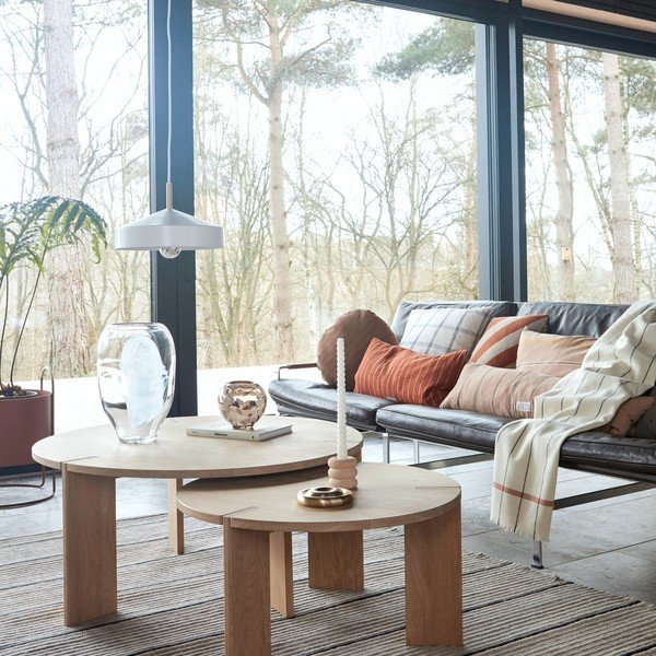Dabīga toņa ozola masīvkoka apaļš žurnālgaldiņš ø 65 cm Oy – OYOY Living Design-image-1