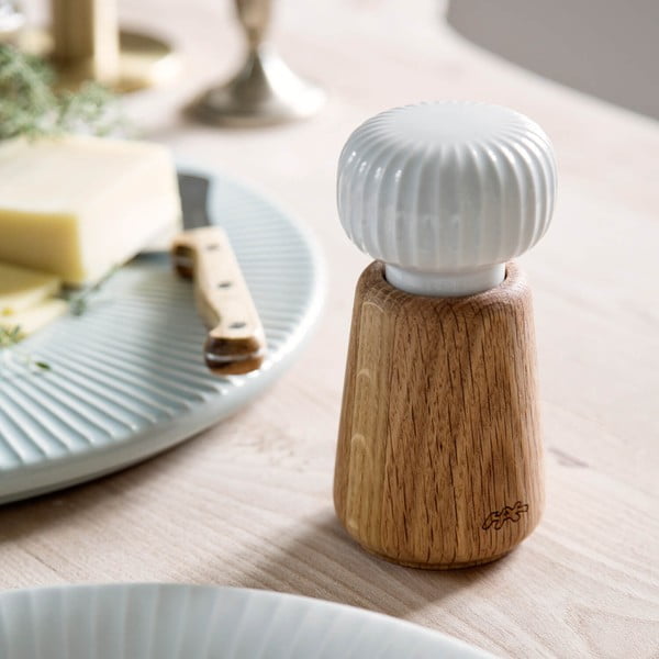 Ozolkoka garšvielu dzirnaviņas ar baltām porcelāna detaļām Kähler Design Hammershoi, augstums 13 cm-image-1