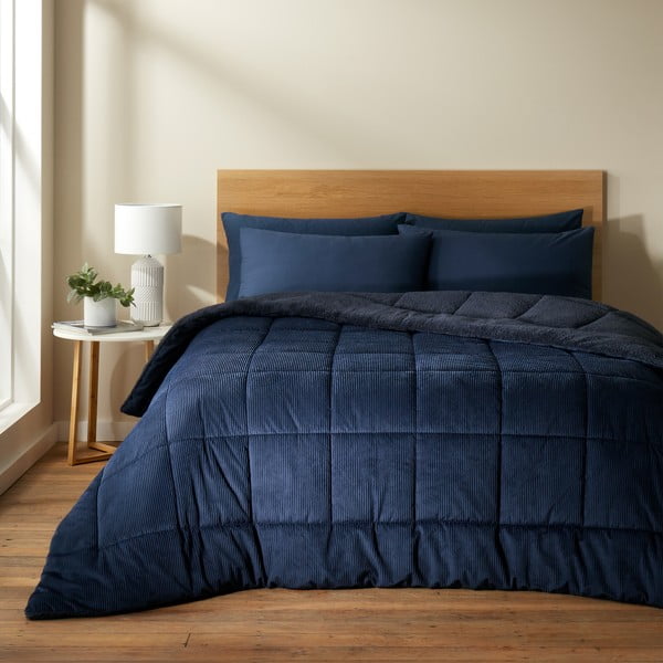 Tumši zils mikroplīša stepēts gultas pārklājs divvietīgai gultai 200x220 cm Cosy Cord – Catherine Lansfield