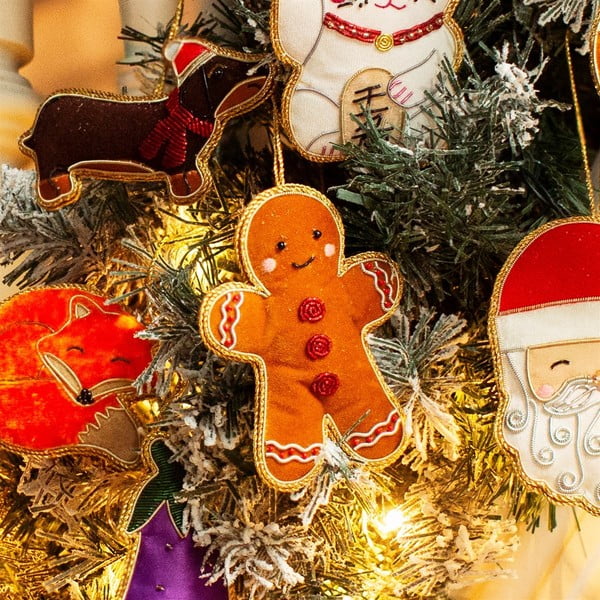 Tekstila ar rokām izgatavots Ziemassvētku eglītes rotājums 10 cm Gingerbread – Sass & Belle-image-1