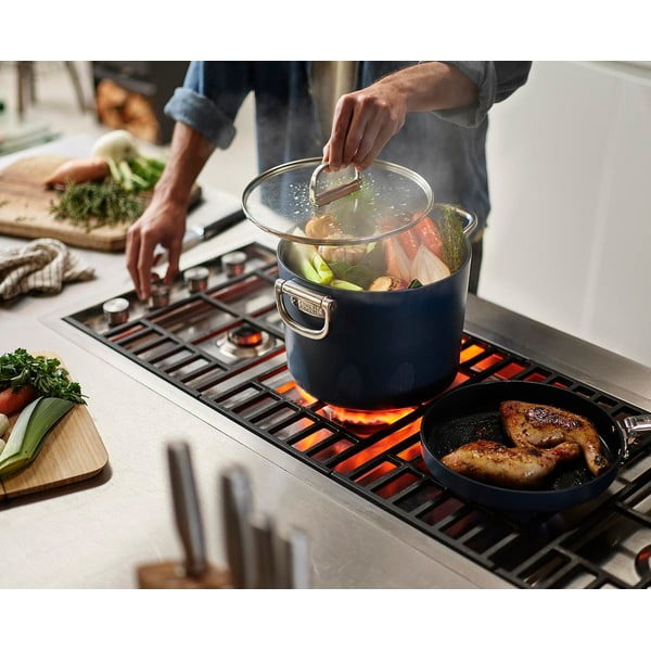 Katls ar vāku/ar keramikas pārklājumu piemērots indukcijas plītij Space – Joseph Joseph-image-1