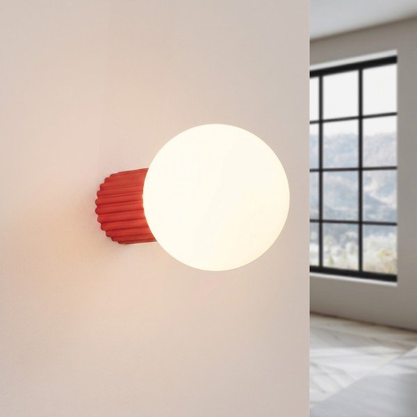 Sarkana sienas lampa no opāla stikla ø 12 cm Orbital – Sollux-image-1
