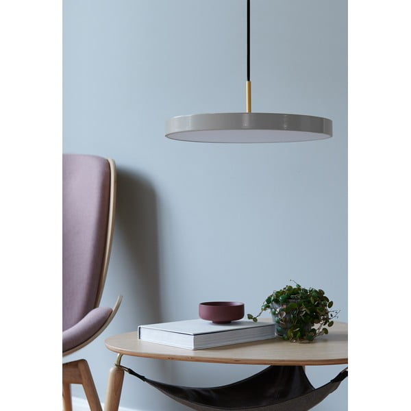 Gaiši pelēka LED piekaramā lampa ar metāla abažūru ø 43 cm Asteria Medium – UMAGE-image-1
