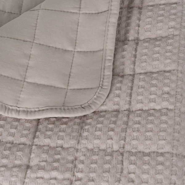 Bēšs stepēts gultas pārklājs 240x260 cm – Ixia-image-1