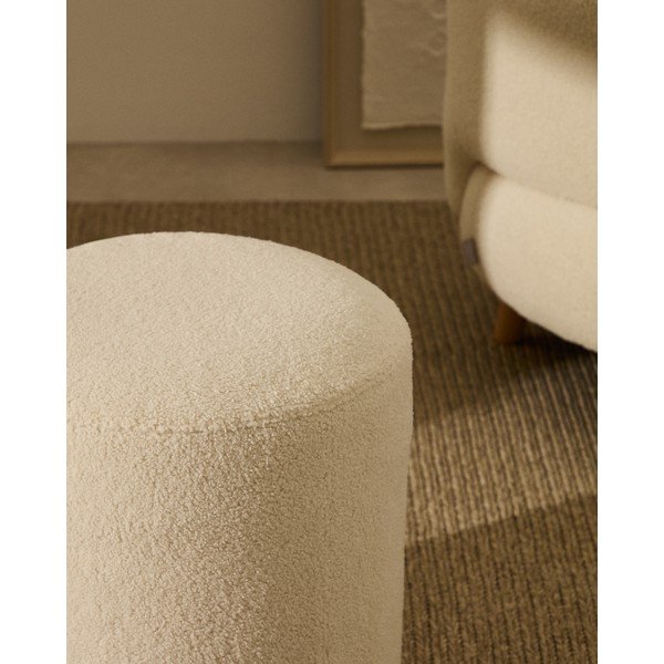 Krēmkrāsas pufs no buklē auduma Kaeli – Kave Home-image-2