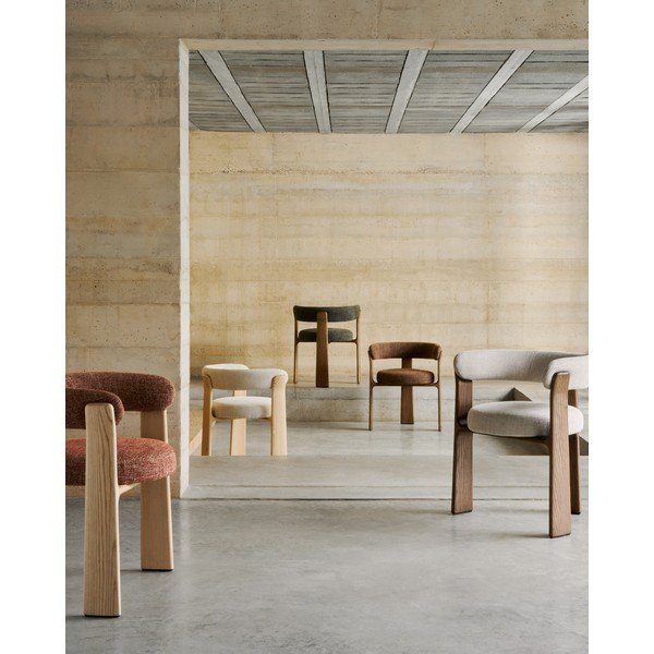 Brūns oša masīvkoka ēdamistabas krēsls ar roku balstiem Granite – Kave Home-image-3