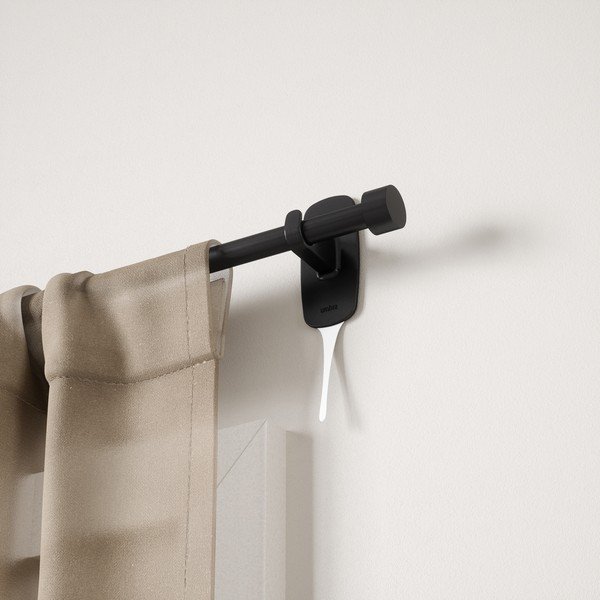 Matēti melna tērauda pagarināma aizkaru stanga 71 - 121 cm Adhera – Umbra-image-1