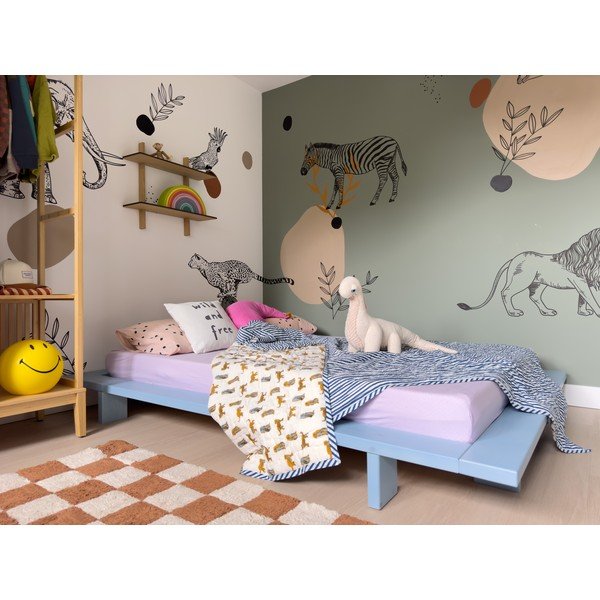 Gaiši zila priedes masīvkoka divvietīga gulta ar režģi 140x200 cm Japan – Karup Design-image-1