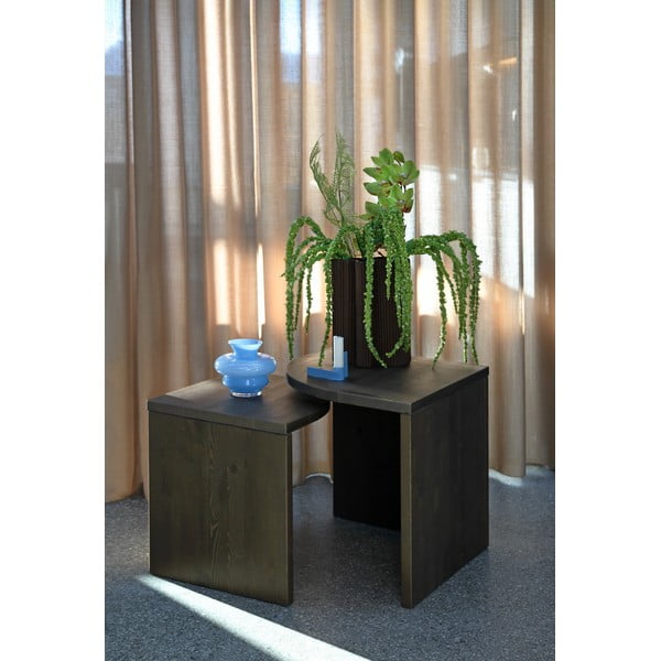 Tumši brūni priedes masīvkoka žurnālgaldiņi (2 gab.) Combine – Karup Design-image-1